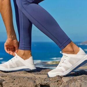 OLUKAI Huia Women’s 9.5 Slip-On Athletic Shoes Sneakers White Mesh